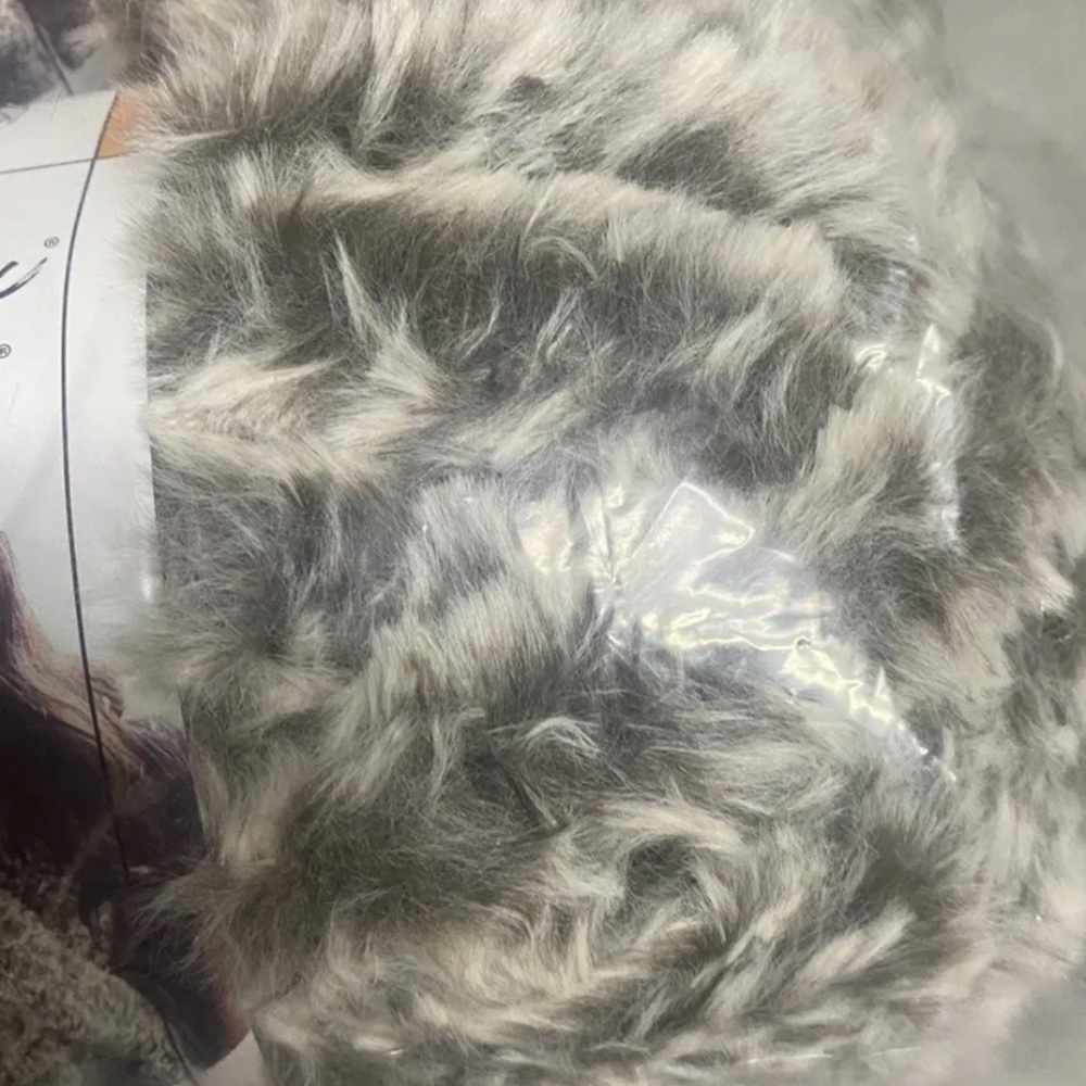 Lion Brand Go For Faux Thick & Quick Yarn - Picture 2 of 7